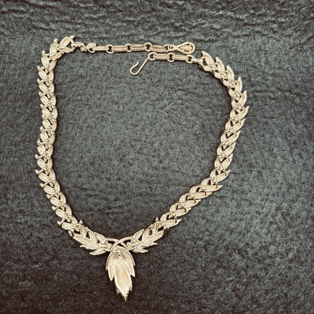 Vtg Coro Gold Tone  Laurel Leaf Collar/Choker Necklace Mid Century Botanical